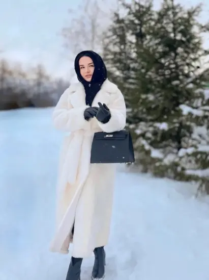 أيجول فتاة مسلمة من أوفا في باشكورتوستان روسيا