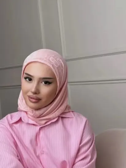 صورة عليمة الروسية المسلمة عمرها 29 سنة للزواج الجاد