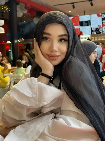 فاطيما الشيشانية من مدينة جروزني في روسيا