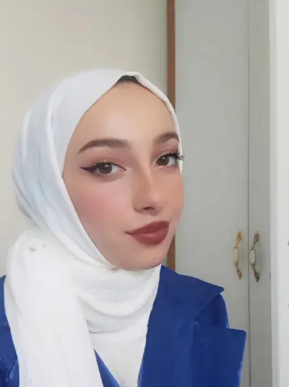 فاطمة من إسطنبول تركيا تبلغ 20 عامًا تبحث عن زواج جاد