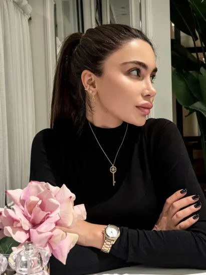 ليلى من باكو أذربيجان مسلمة تبلغ 27 سنة تبحث عن زواج جاد