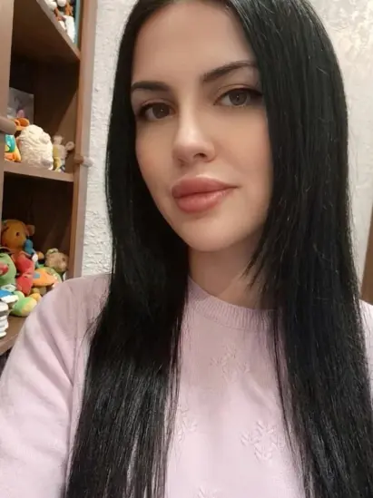 نارمين من باكو أذربيجان فتاة مسلمة 23 سنة تبحث عن زواج جاد