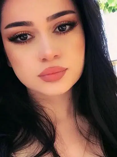 صورة شخصية للفتاة سميرة من باكو عاصمة أذربيجان